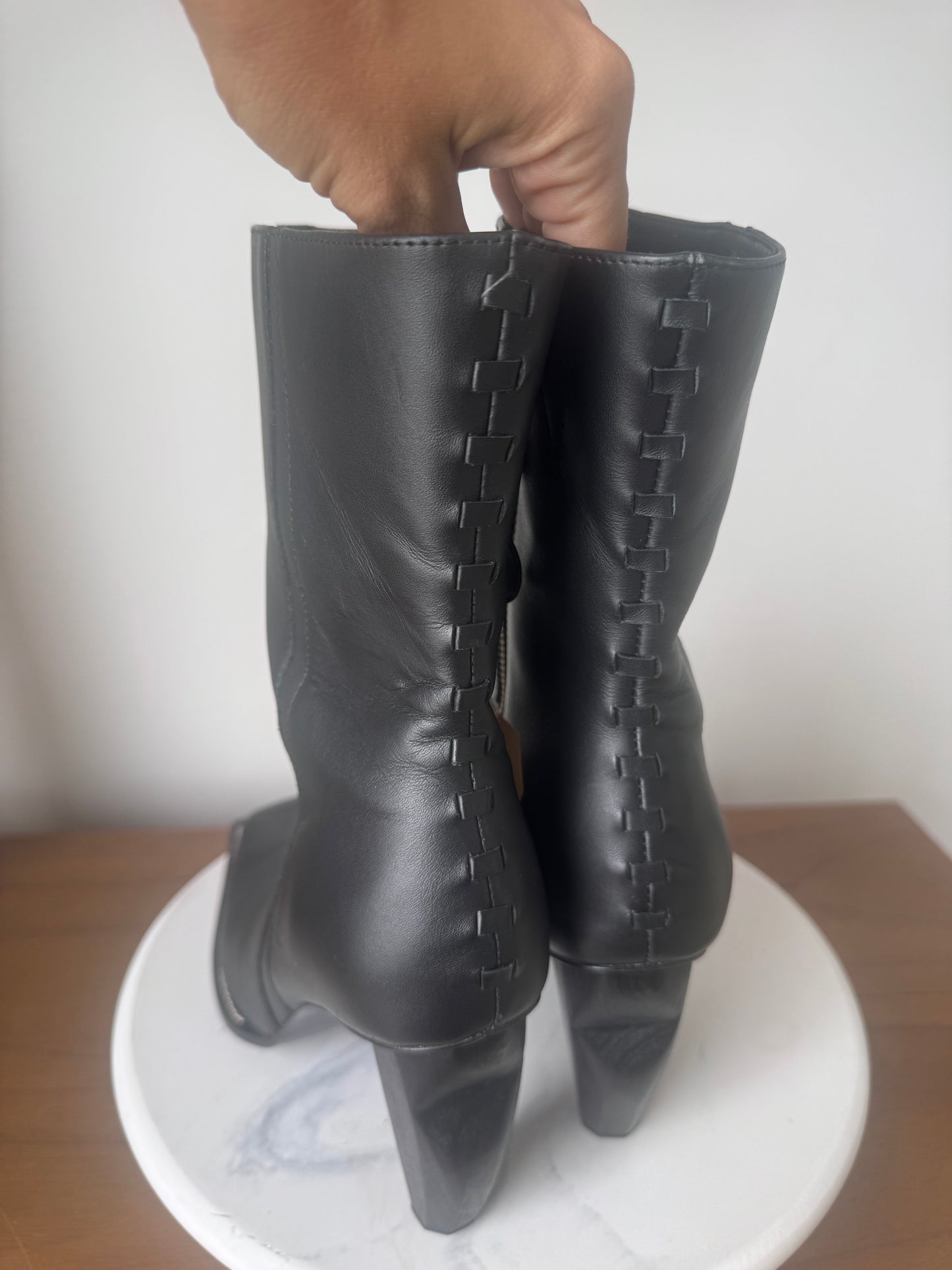 AJE
SERPENTINE HIGH HEEL LEATHER ANKLE BOOT size 39