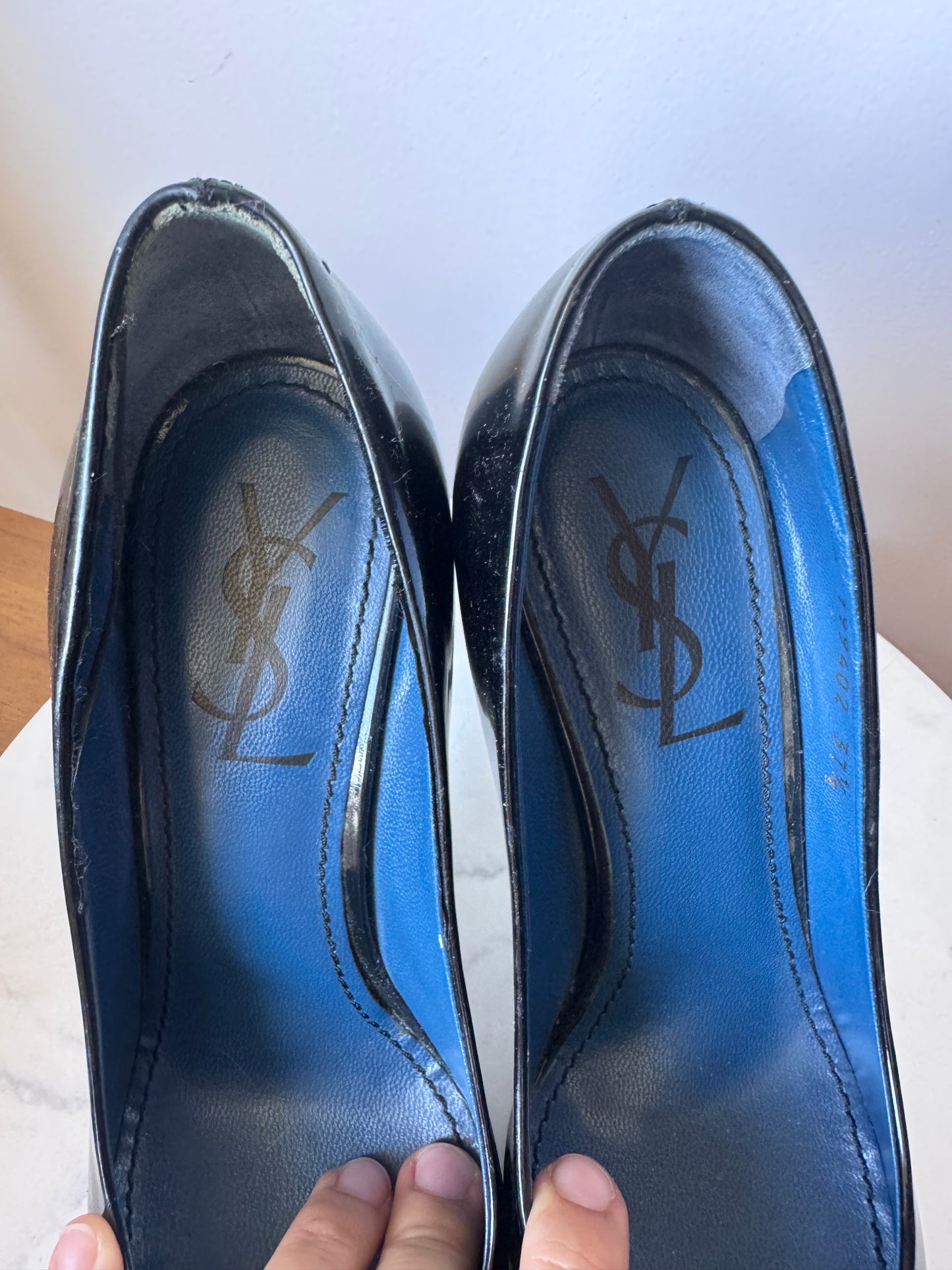 Yves Saint Laurent Palais 105 Round-Toe Pump Size 37.5