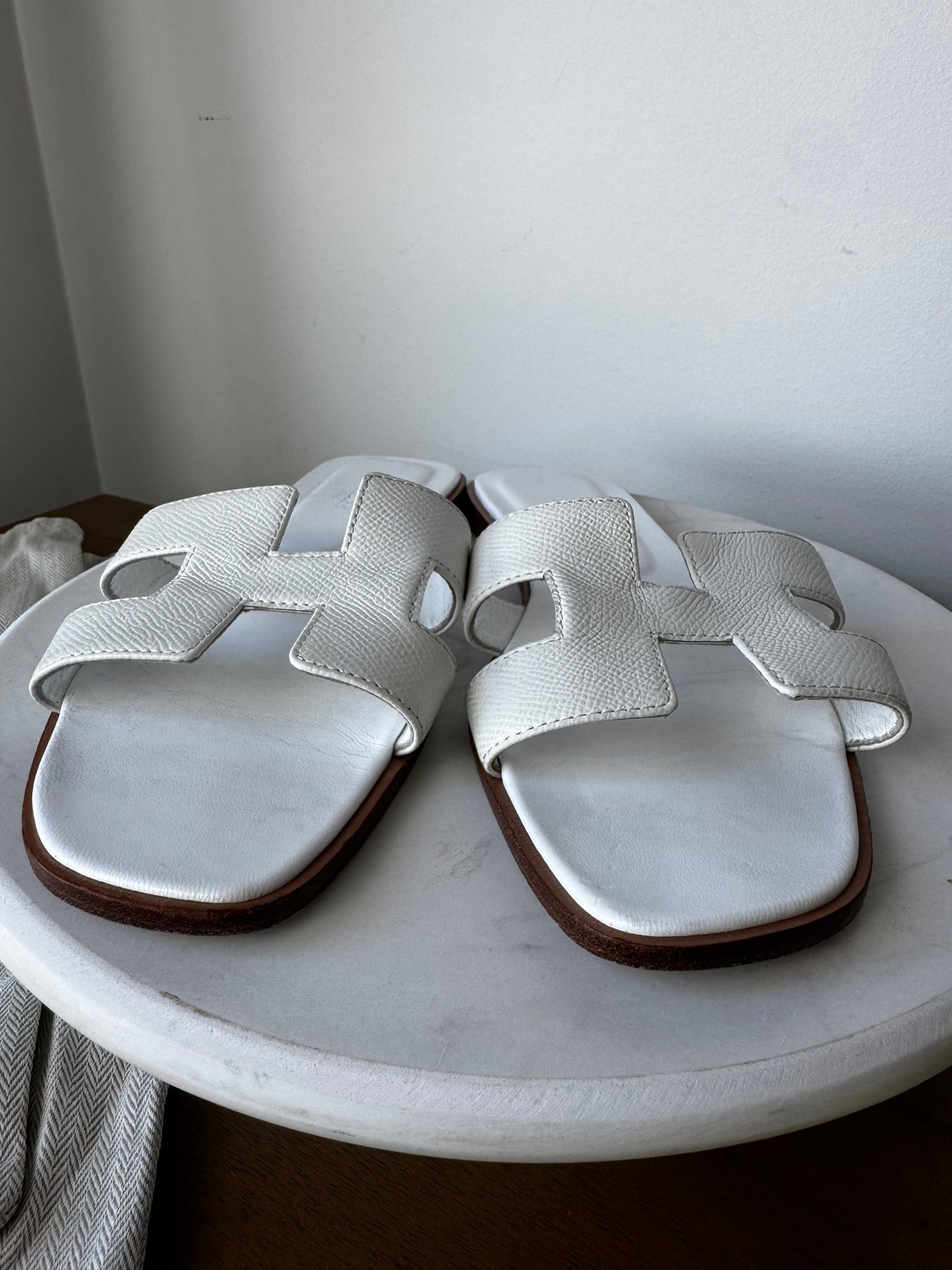 Hermes’ Oran Slides Size 39