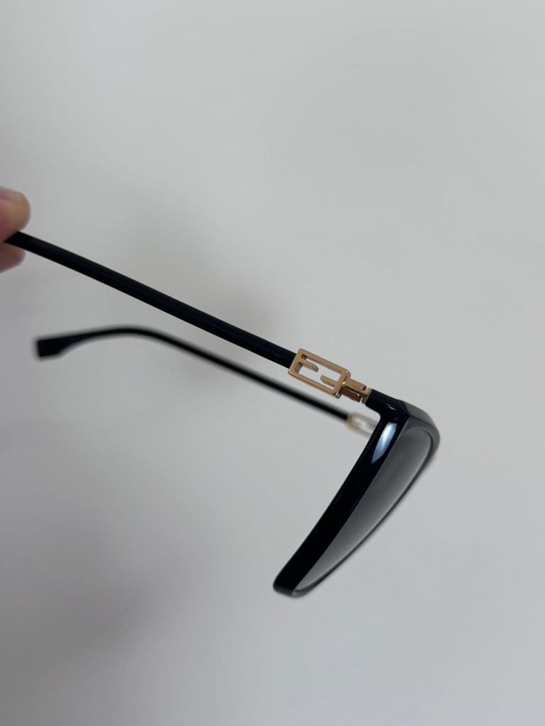 FENDI Black Acetate Oversized Cat Eye Sunglasses - FF0433