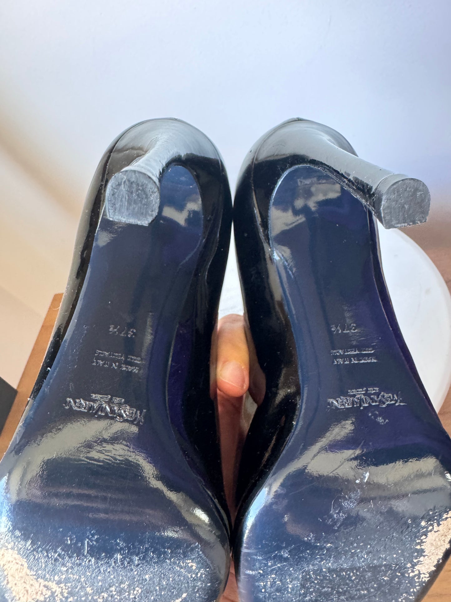 Yves Saint Laurent Palais 105 Round-Toe Pump Size 37.5