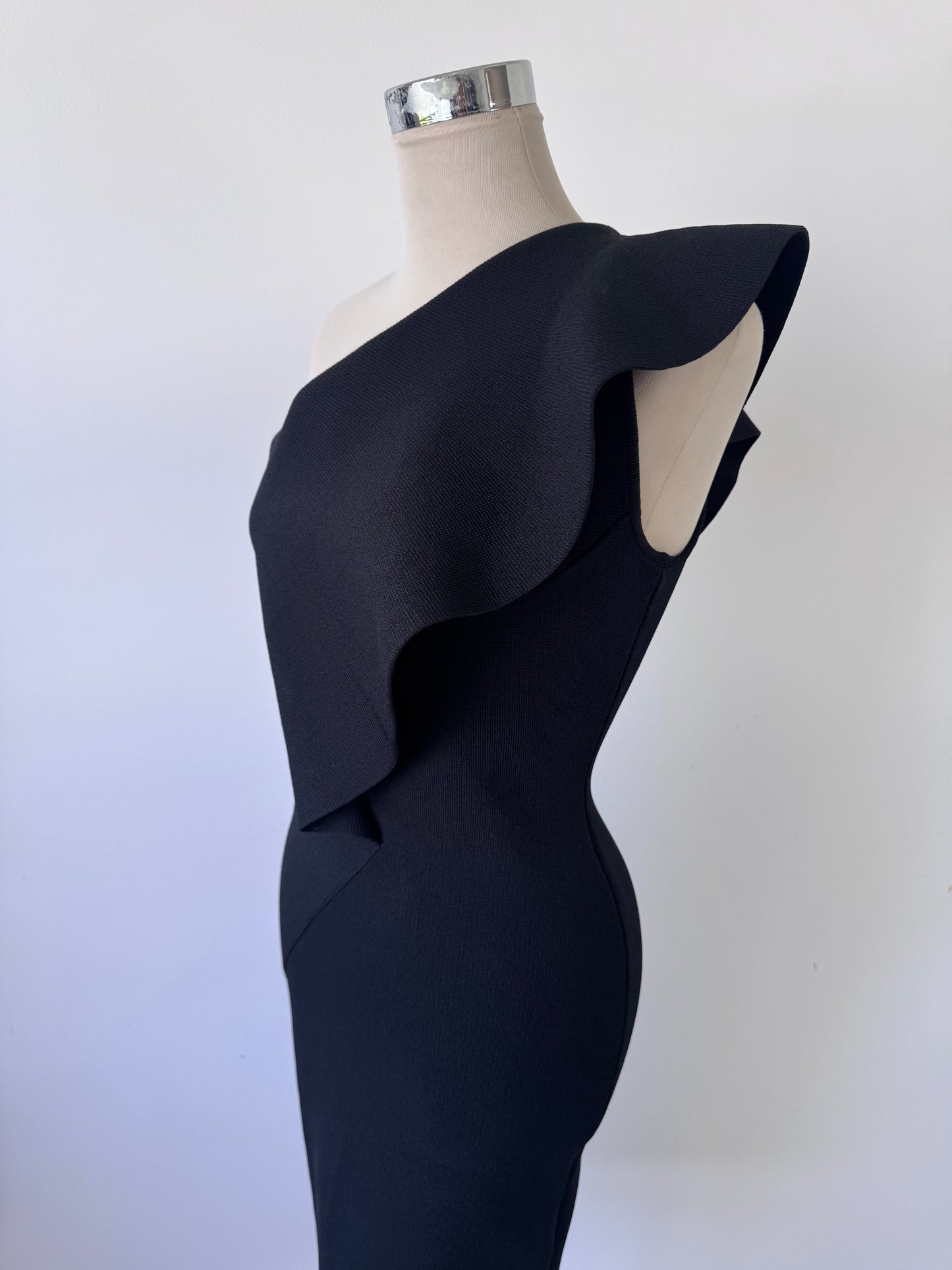 Scanlan Theodore Crepe Knit One Shoulder Ruffle Dress (Small)