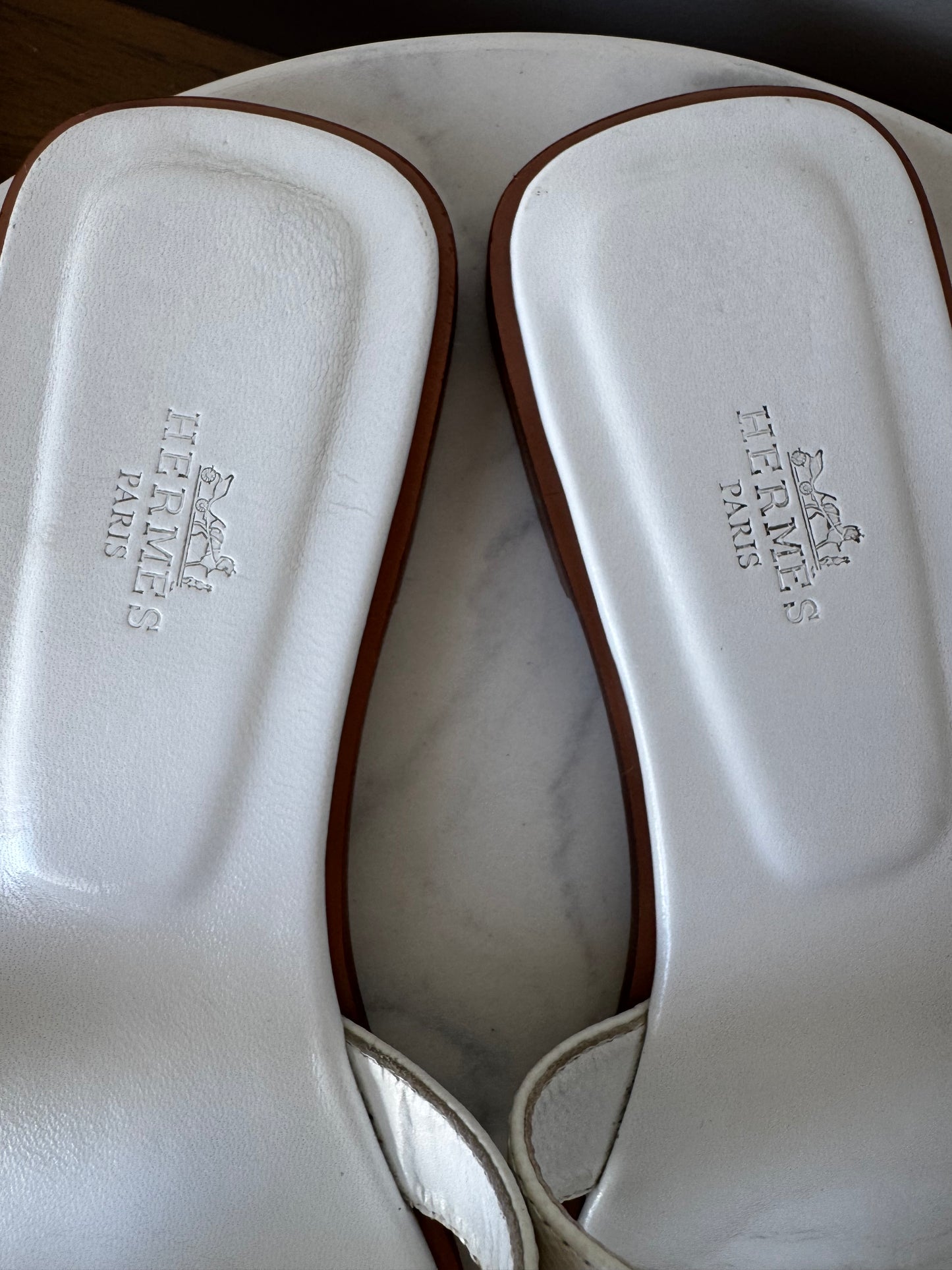 Hermes’ Oran Slides Size 39