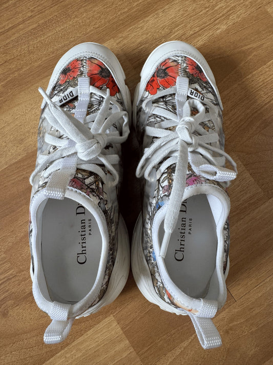 White Christian Dior floral trainers #DiorTrainers seasonal size 37