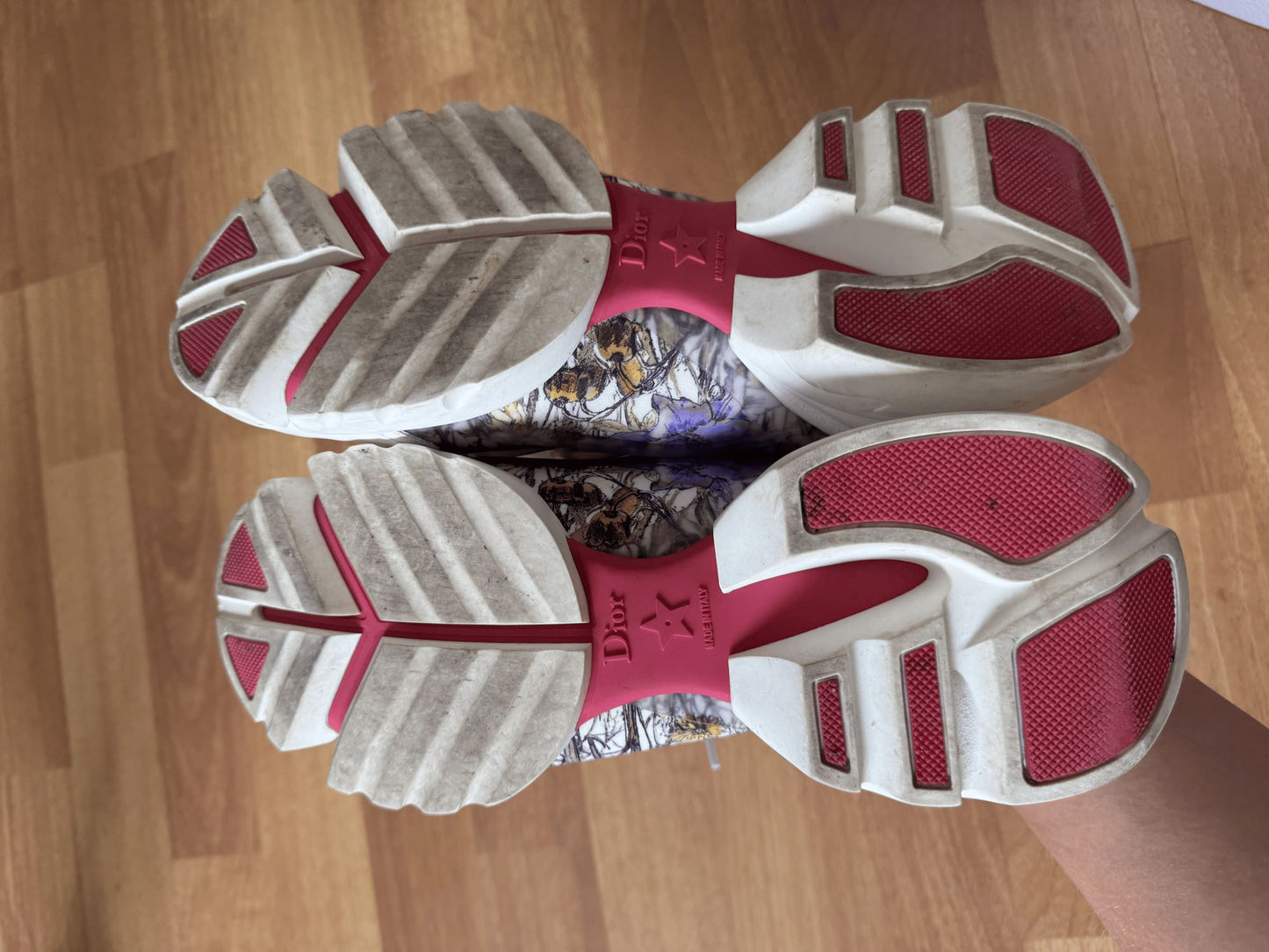 White Christian Dior floral trainers #DiorTrainers seasonal size 37