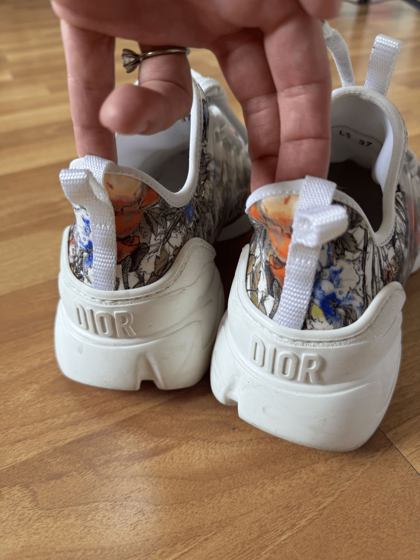 White Christian Dior floral trainers #DiorTrainers seasonal size 37