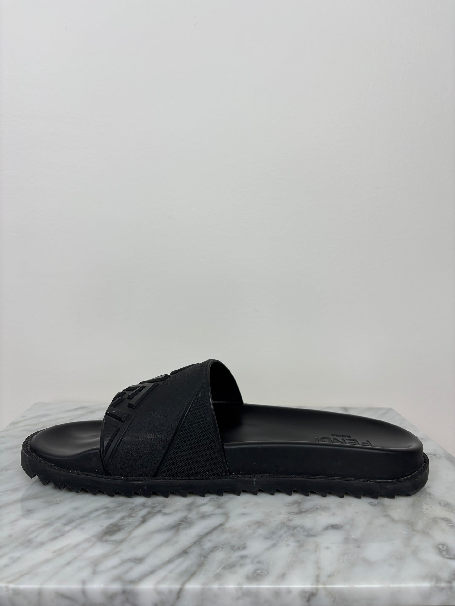 Fendi men slides black