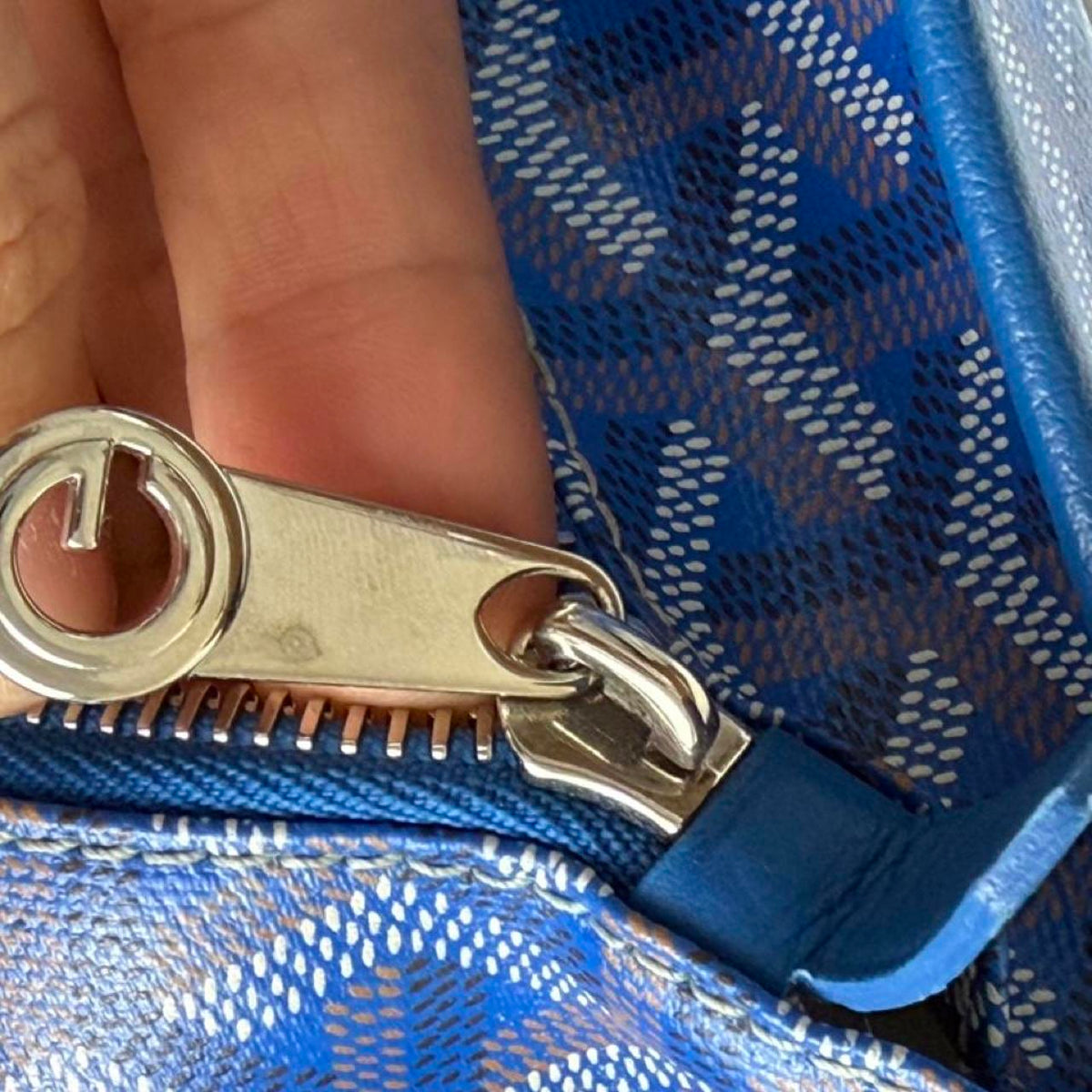 Goyard Artois MM blue tote bag with white geometric pattern #luxury #designer