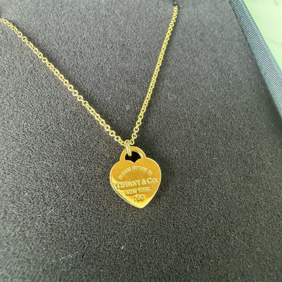 Tiffany & Co. 18ct Yellow Gold Heart Tag Pendant Necklace Cable Chain Signed
