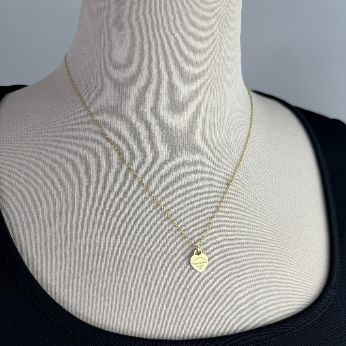 Tiffany & Co. 18ct Yellow Gold Heart Tag Pendant Necklace Cable Chain Signed