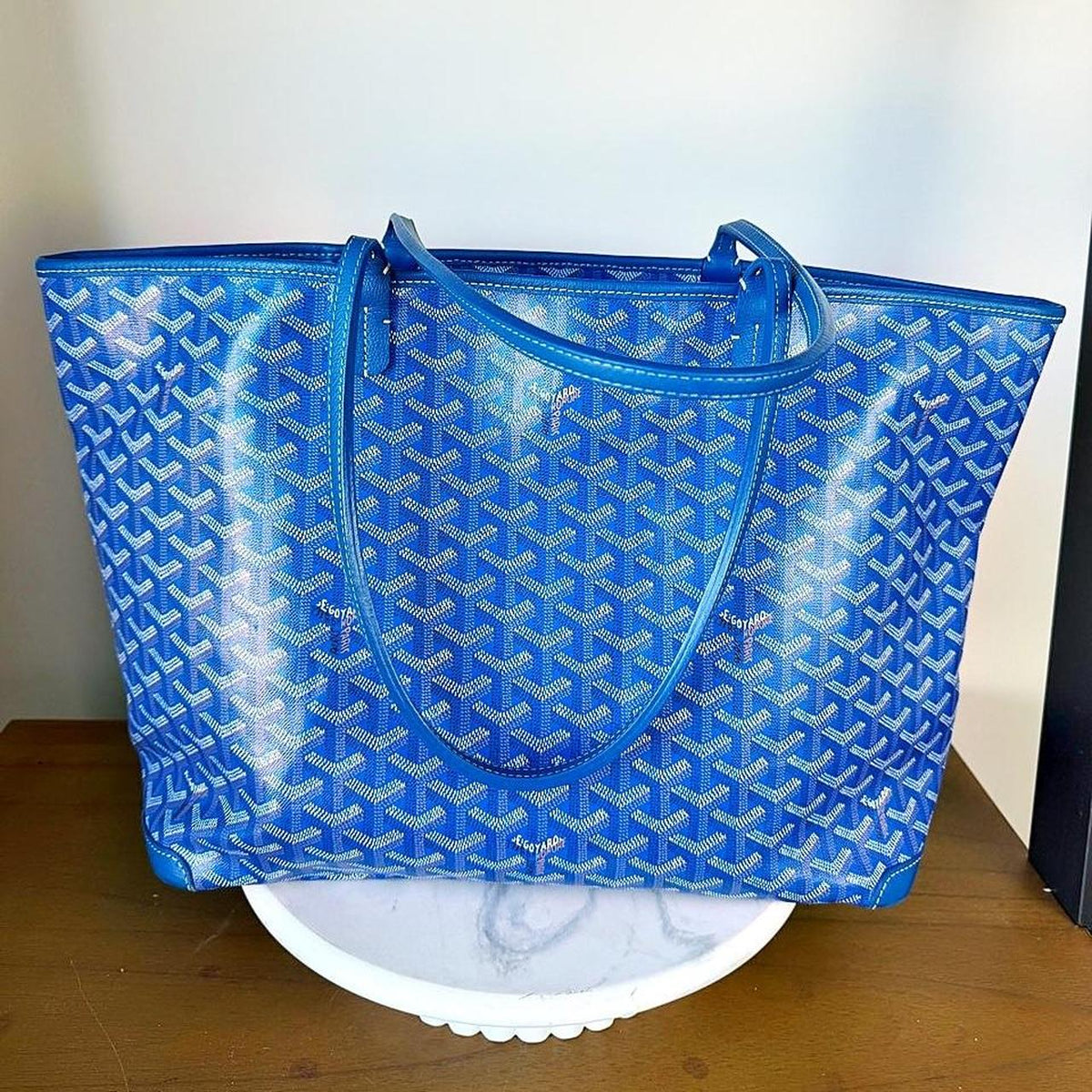 Goyard Artois MM blue tote bag with white geometric pattern #luxury #designer